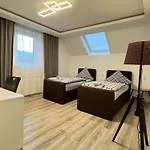 House-in - Free Parking - Wifi - Kitchen *