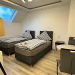 House-in - Free Parking - Wifi - Kitchen