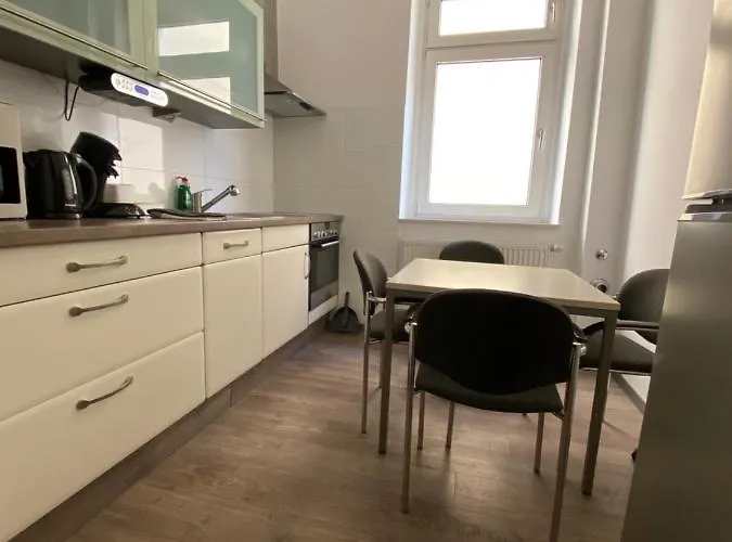 House-in - Free Parking - Wifi - Kitchen Apartmán